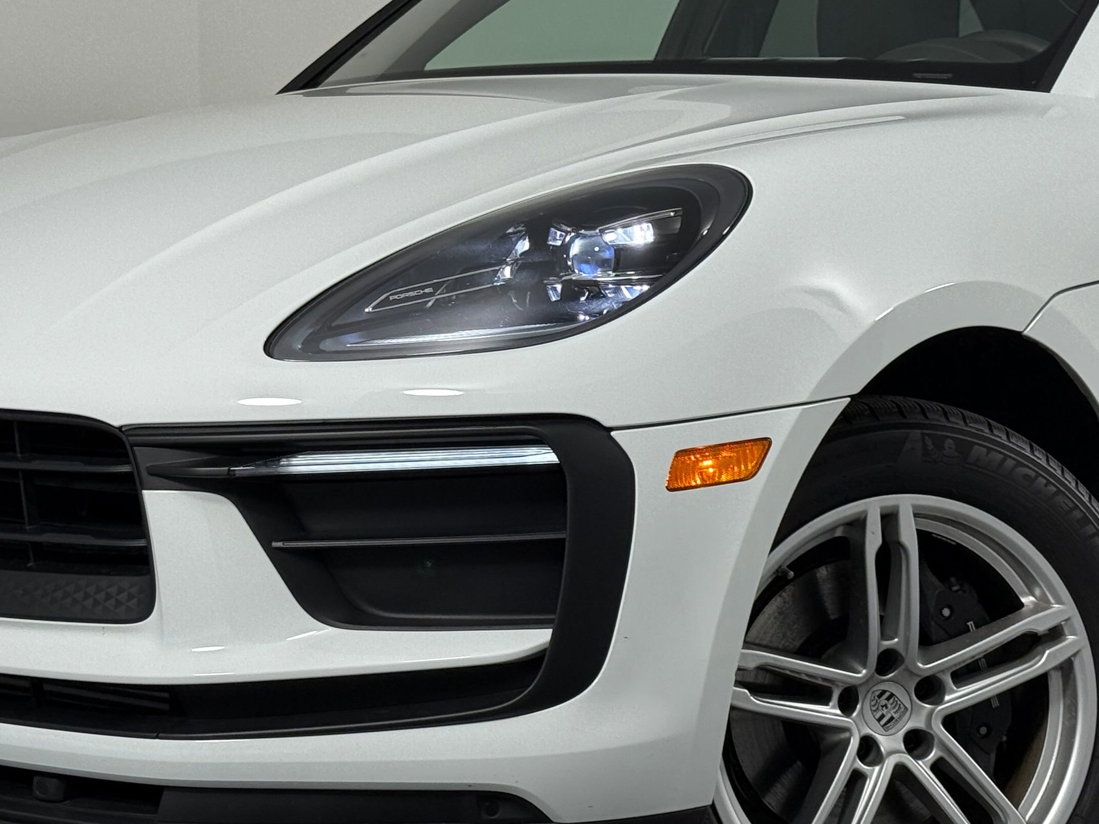 Used 2025 Porsche Macan image 11