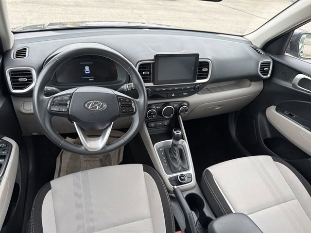 Used 2025 Hyundai Venue SEL FWD image 21