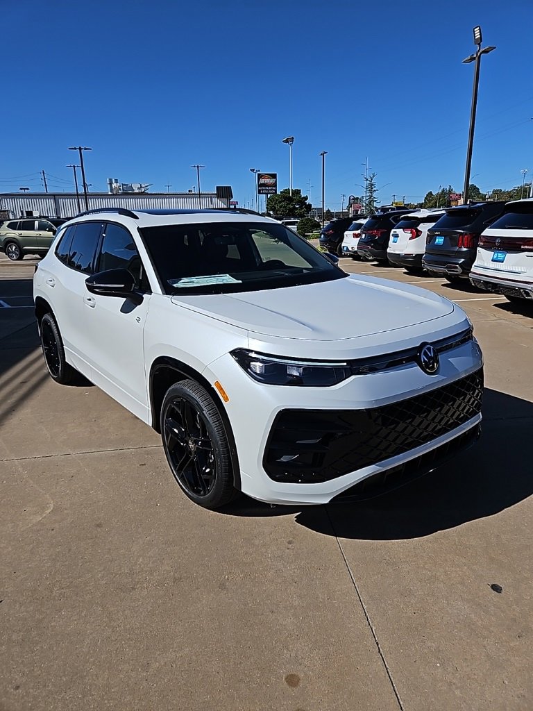 New 2026 Volkswagen Tiguan SE R-Line image 3