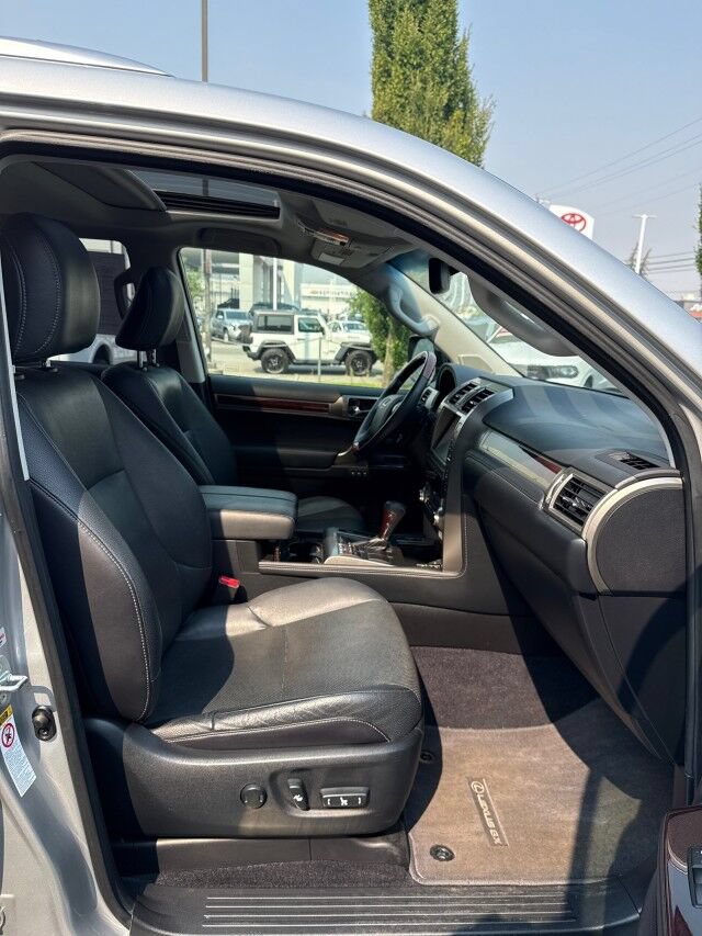 Used 2015 Lexus GX 460 w/ Premium Package AWD/4WD image 18