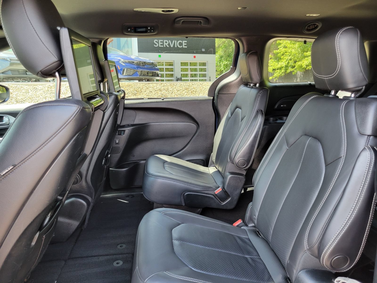 Used 2018 Chrysler Pacifica Touring-L Plus w/ Advanced Safetytec Group FWD image 25