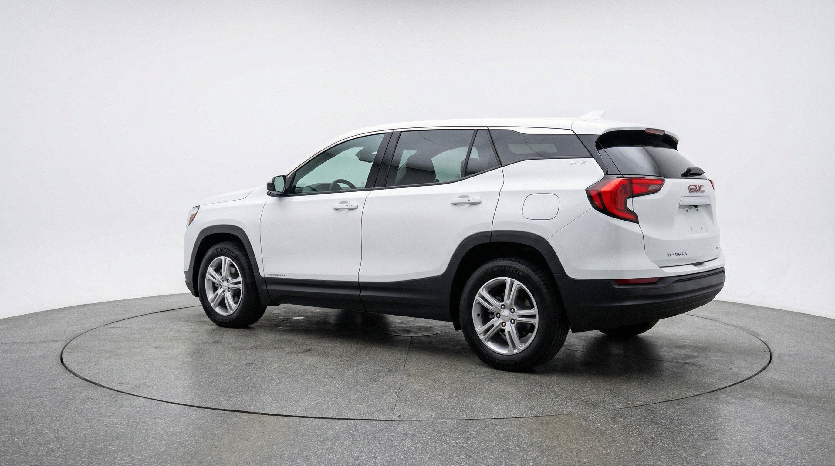 Used 2024 GMC Terrain SLE image 6