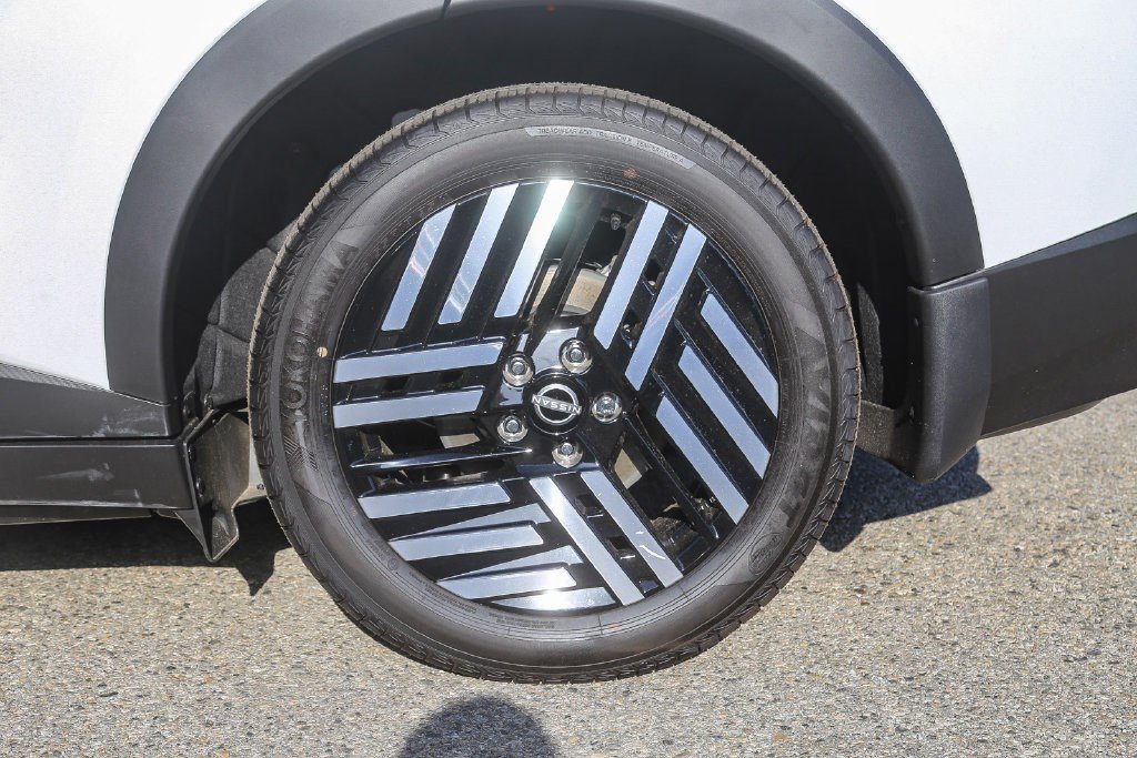 New 2026 Nissan Leaf SV+ w/ Illuminated Package FWD image 10