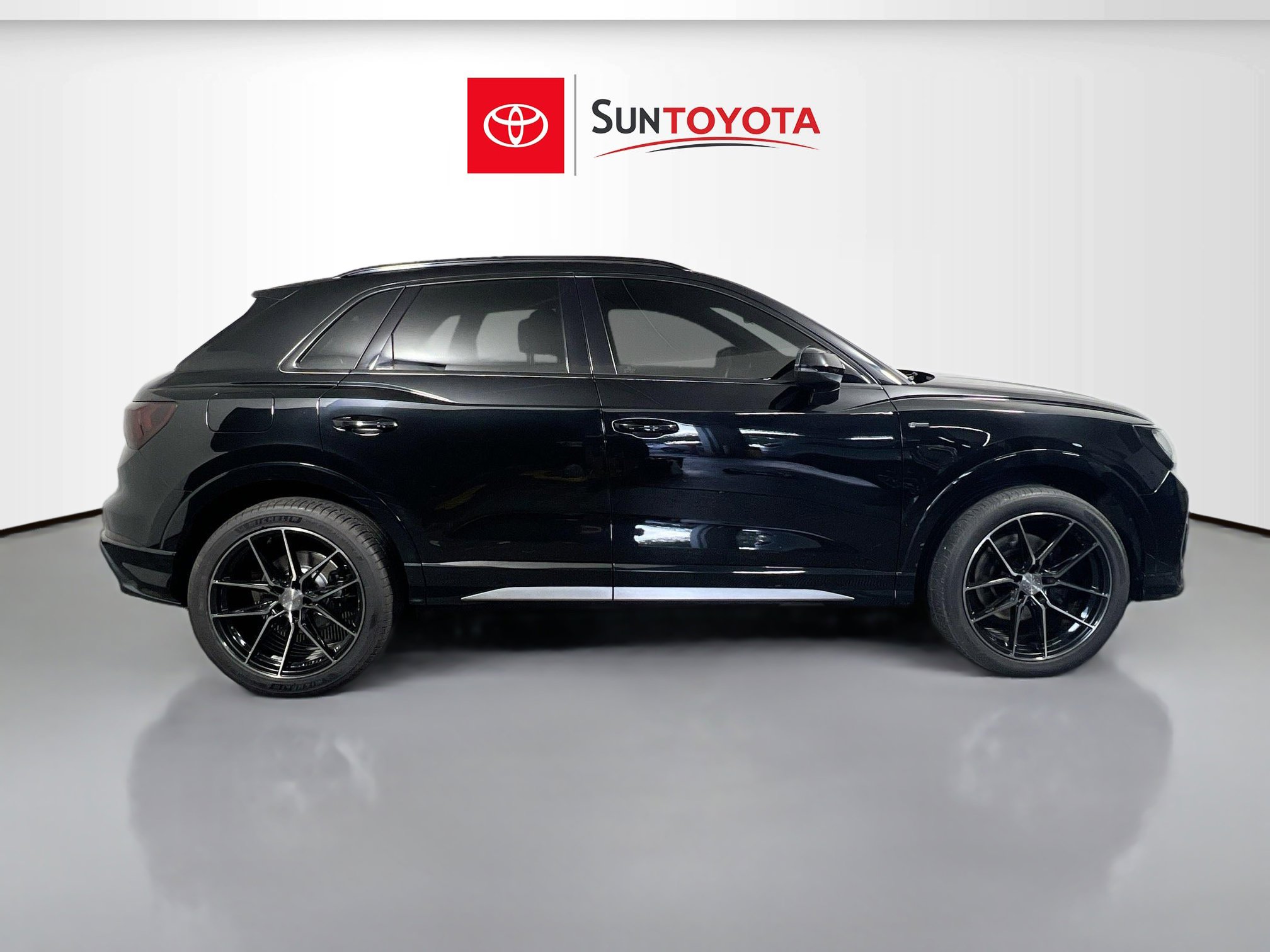 Used 2020 Audi Q3 2.0T Premium w/ Convenience Package image 2