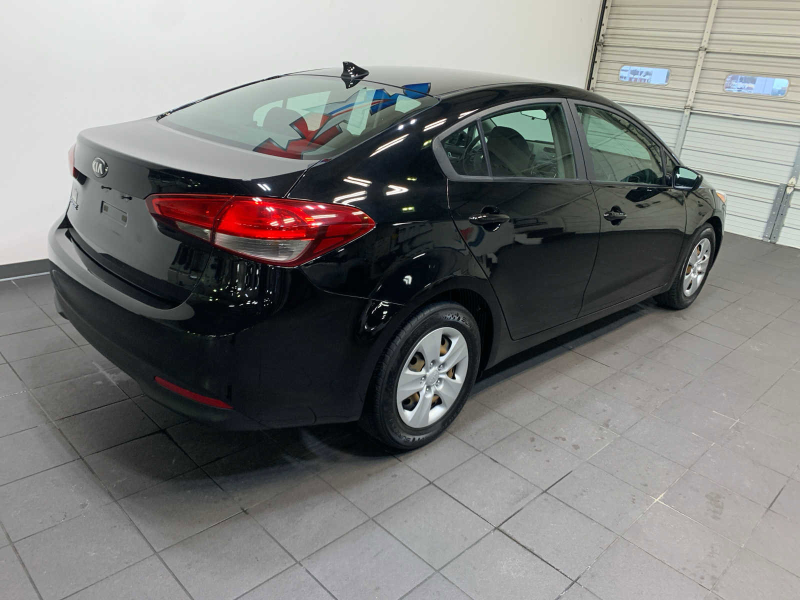 Used 2017 Kia Forte LX image 3