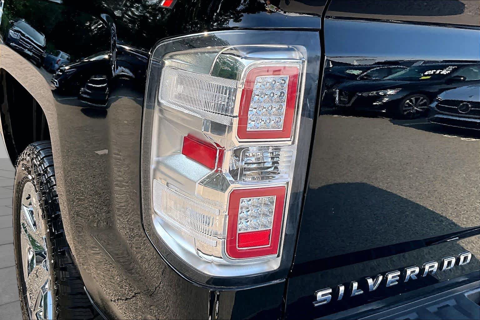 Used 2018 Chevrolet Silverado 1500 Custom w/ Trailering Package AWD/4WD image 27