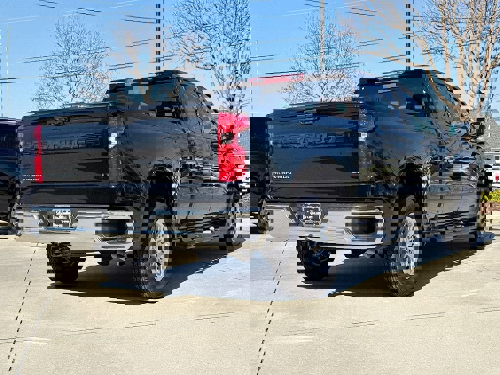 Used 2025 Chevrolet Silverado 1500 LT w/ Leather Package RWD image 8