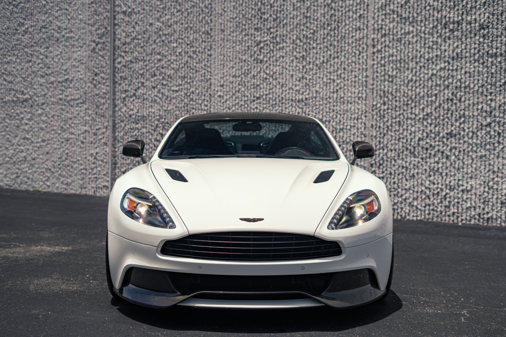 Used 2015 Aston Martin Vanquish Coupe RWD image 42