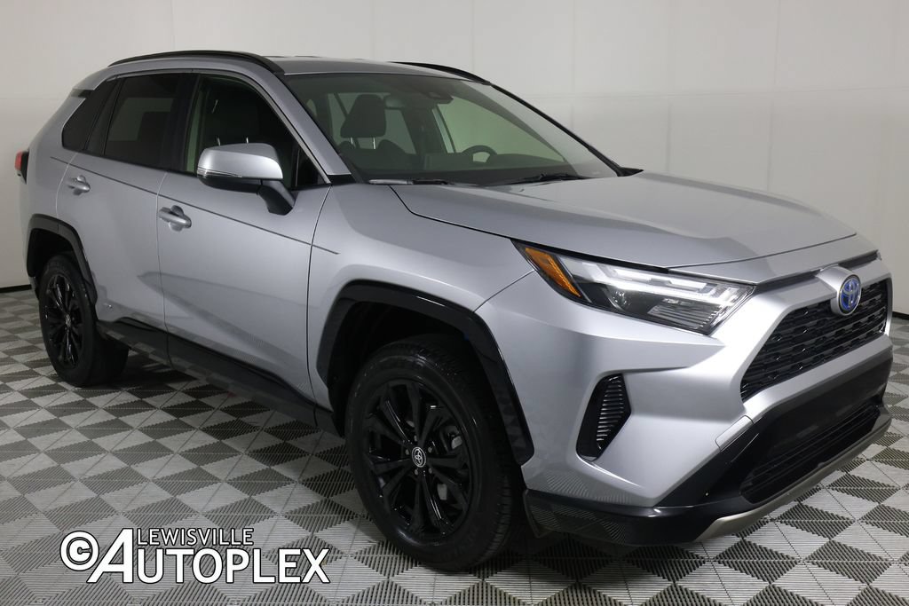 Used 2022 Toyota RAV4 SE AWD/4WD image 3