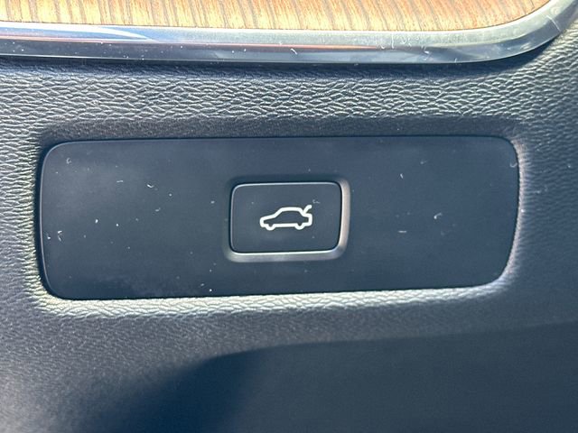 Used 2024 Volvo XC60 B5 Plus AWD/4WD image 25