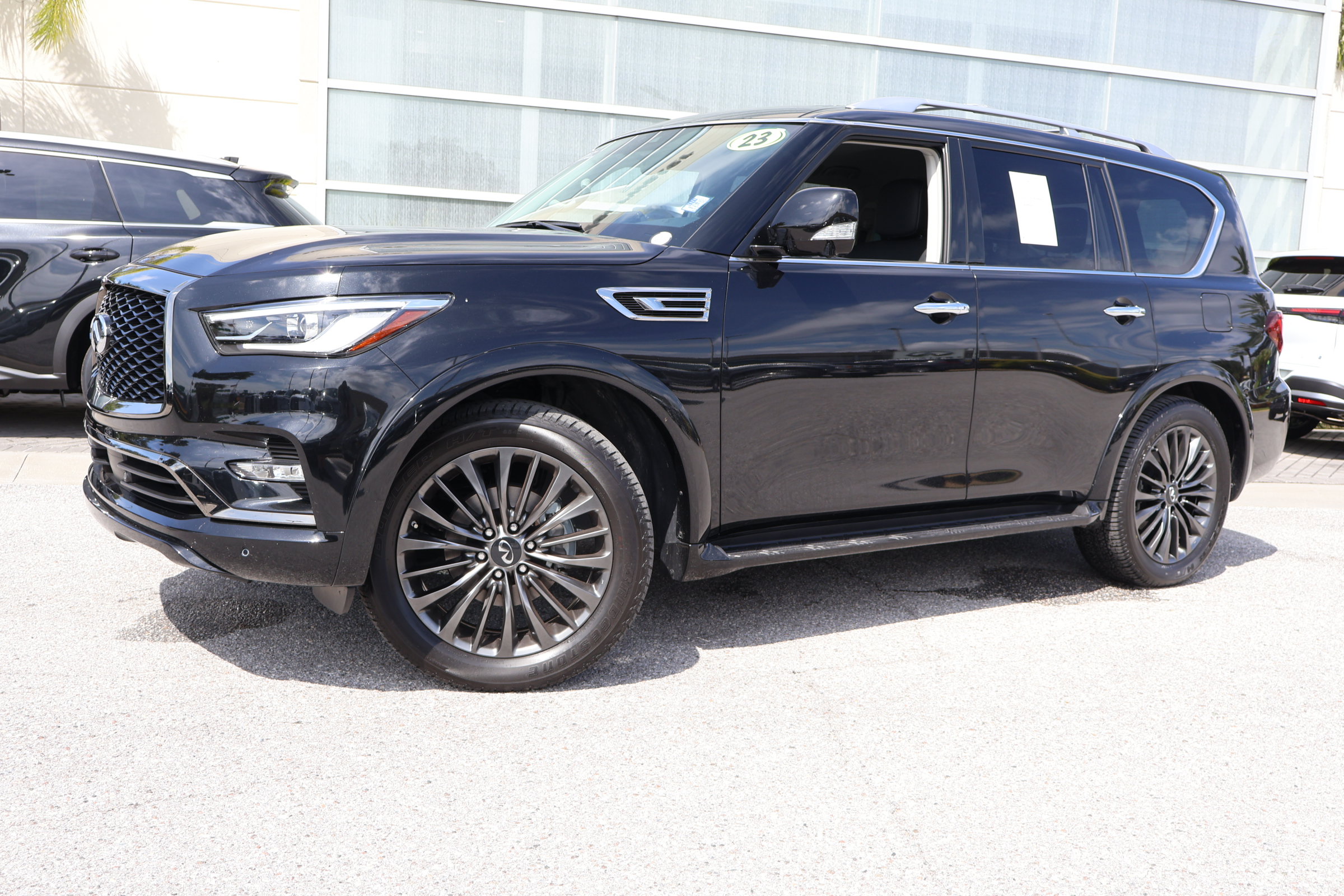 Used 2023 INFINITI QX80 Premium Select w/ Cargo Package AWD/4WD image 1