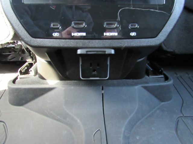 Used 2025 GMC Yukon XL AT4 Ultimate image 36