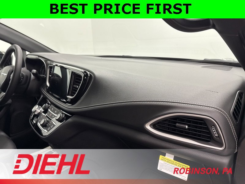 New 2026 Chrysler Pacifica Select image 18