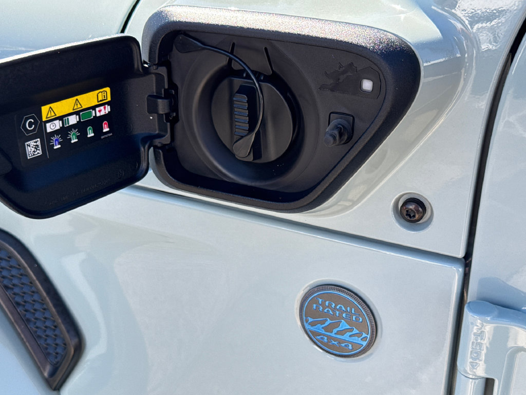 Certified 2024 Jeep Wrangler Unlimited w/ Convenience Group AWD/4WD image 9