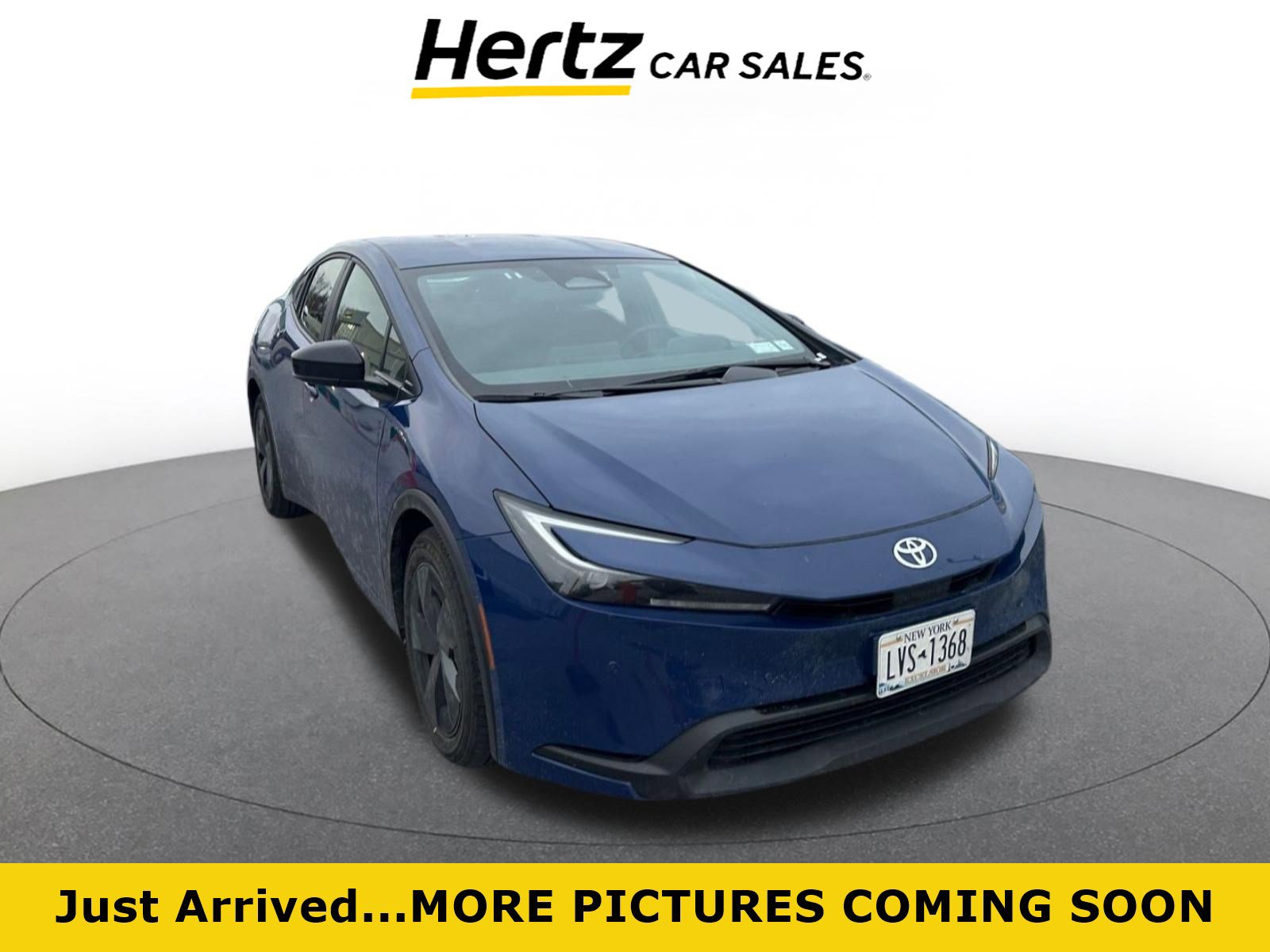 Used 2025 Toyota Prius LE image 1