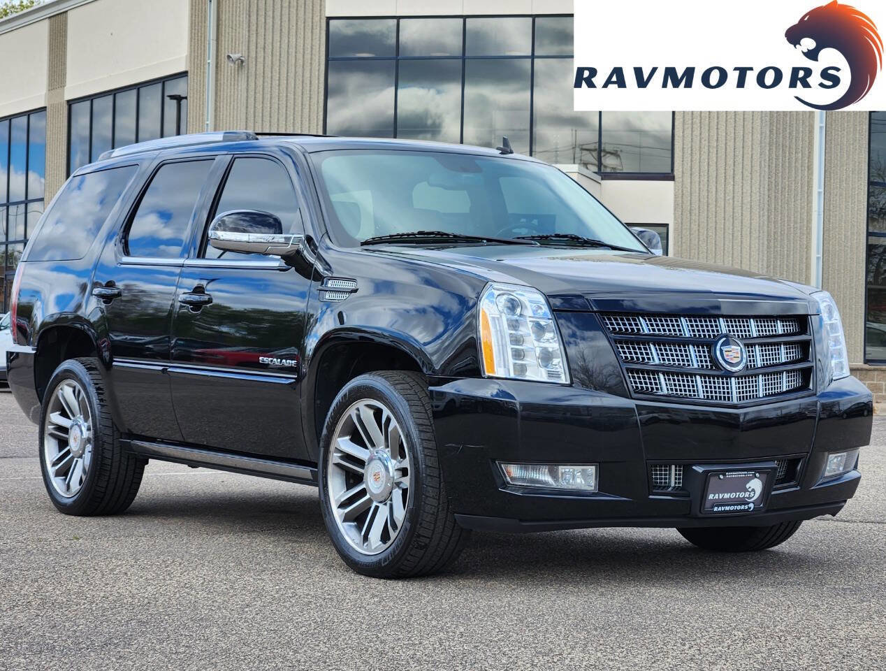 Used 2013 Cadillac Escalade Premium AWD/4WD image 1