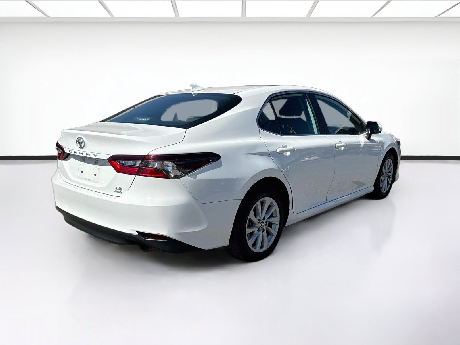 Used 2022 Toyota Camry LE AWD/4WD image 4