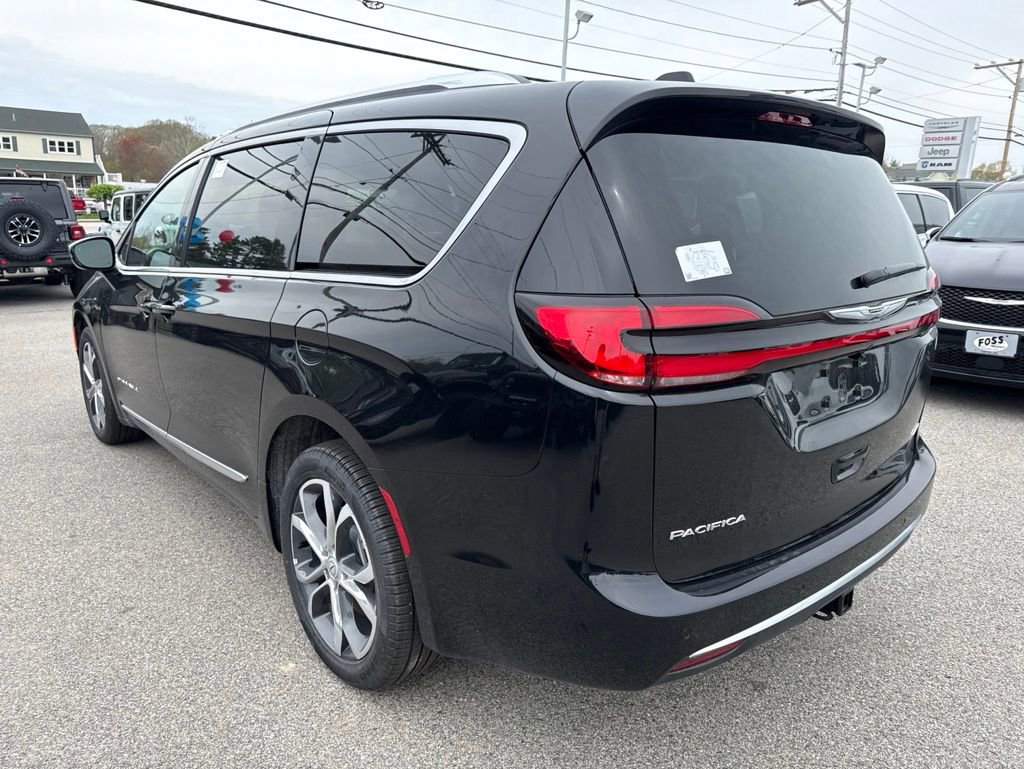 New 2026 Chrysler Pacifica Pinnacle w/ Trailer Tow Group AWD/4WD image 3