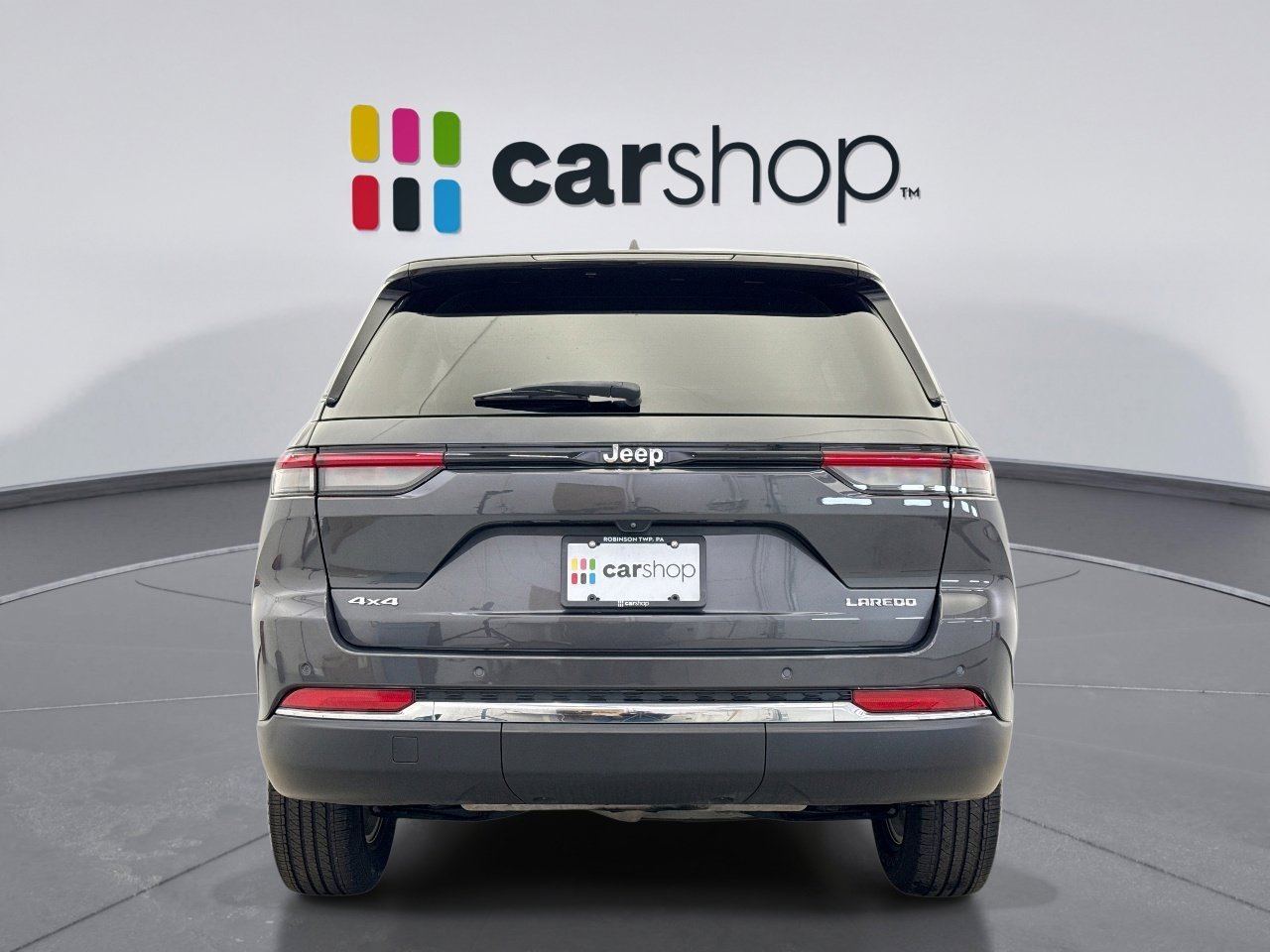 Used 2023 Jeep Grand Cherokee Laredo image 4