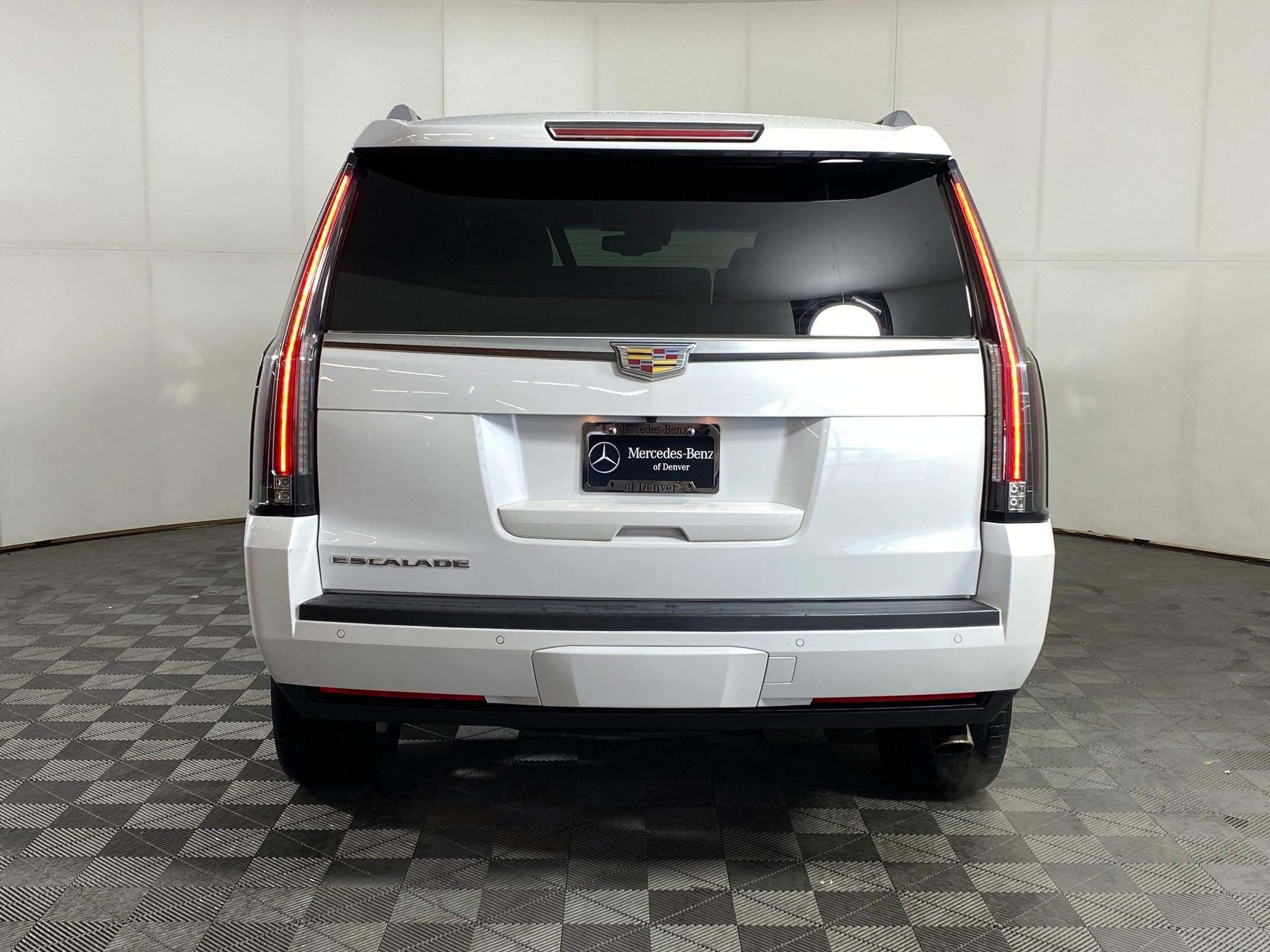 Used 2016 Cadillac Escalade Luxury image 9