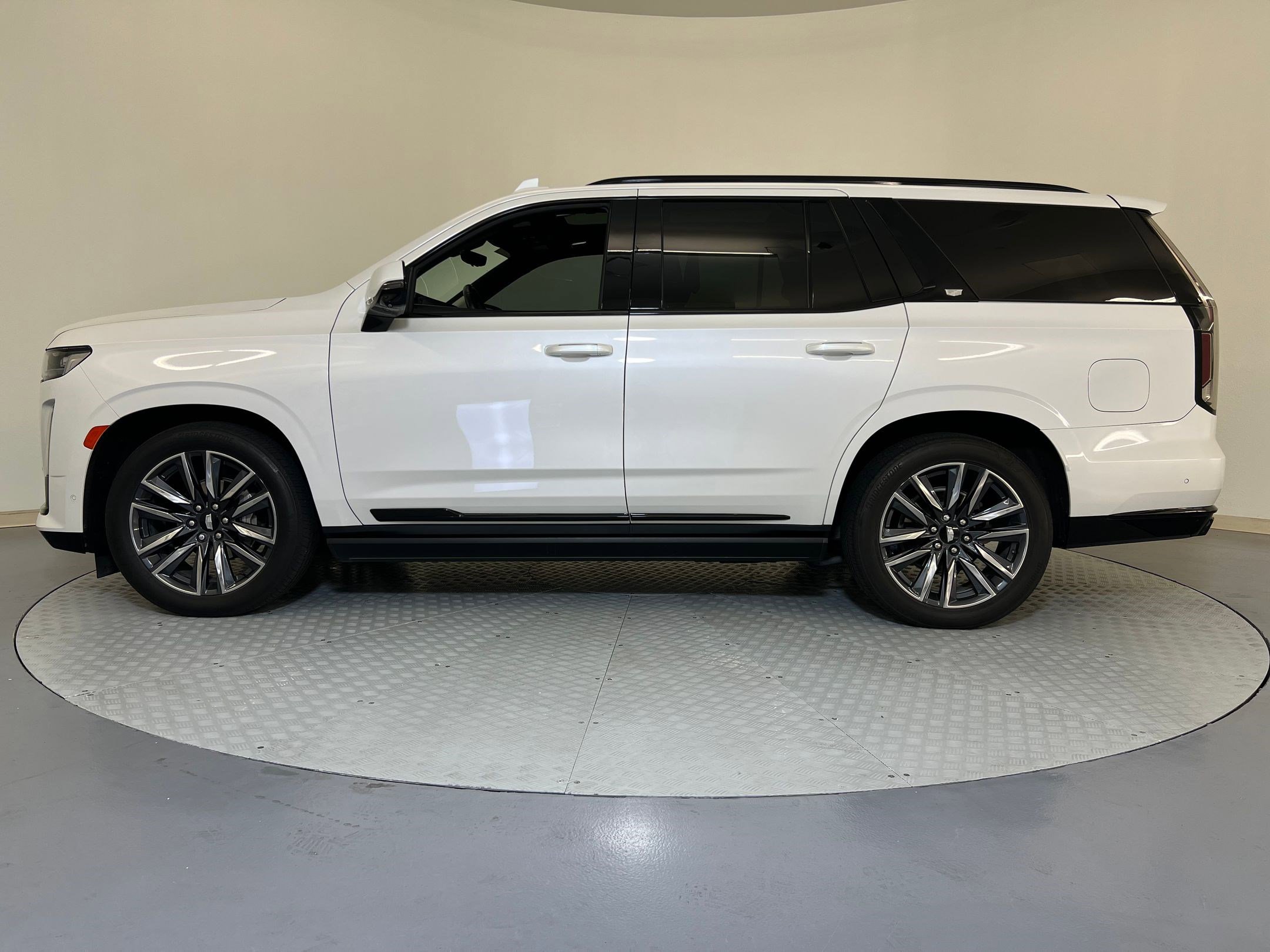 Used 2023 Cadillac Escalade Sport Platinum w/ Heavy-Duty Trailer Package image 2