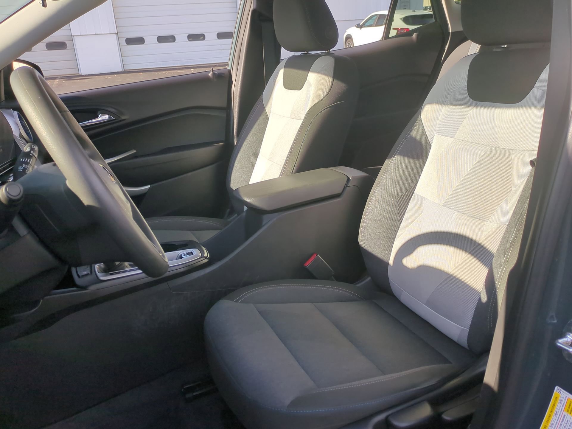 Certified 2025 Chevrolet Trax LS image 18