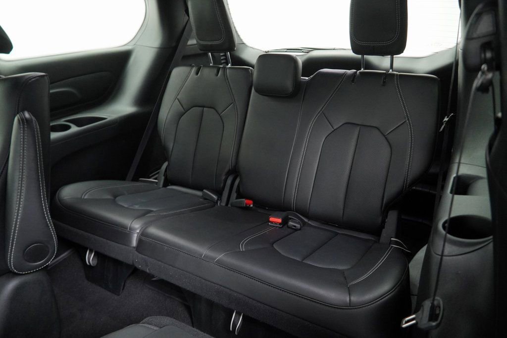 Certified 2024 Chrysler Pacifica Limited image 22