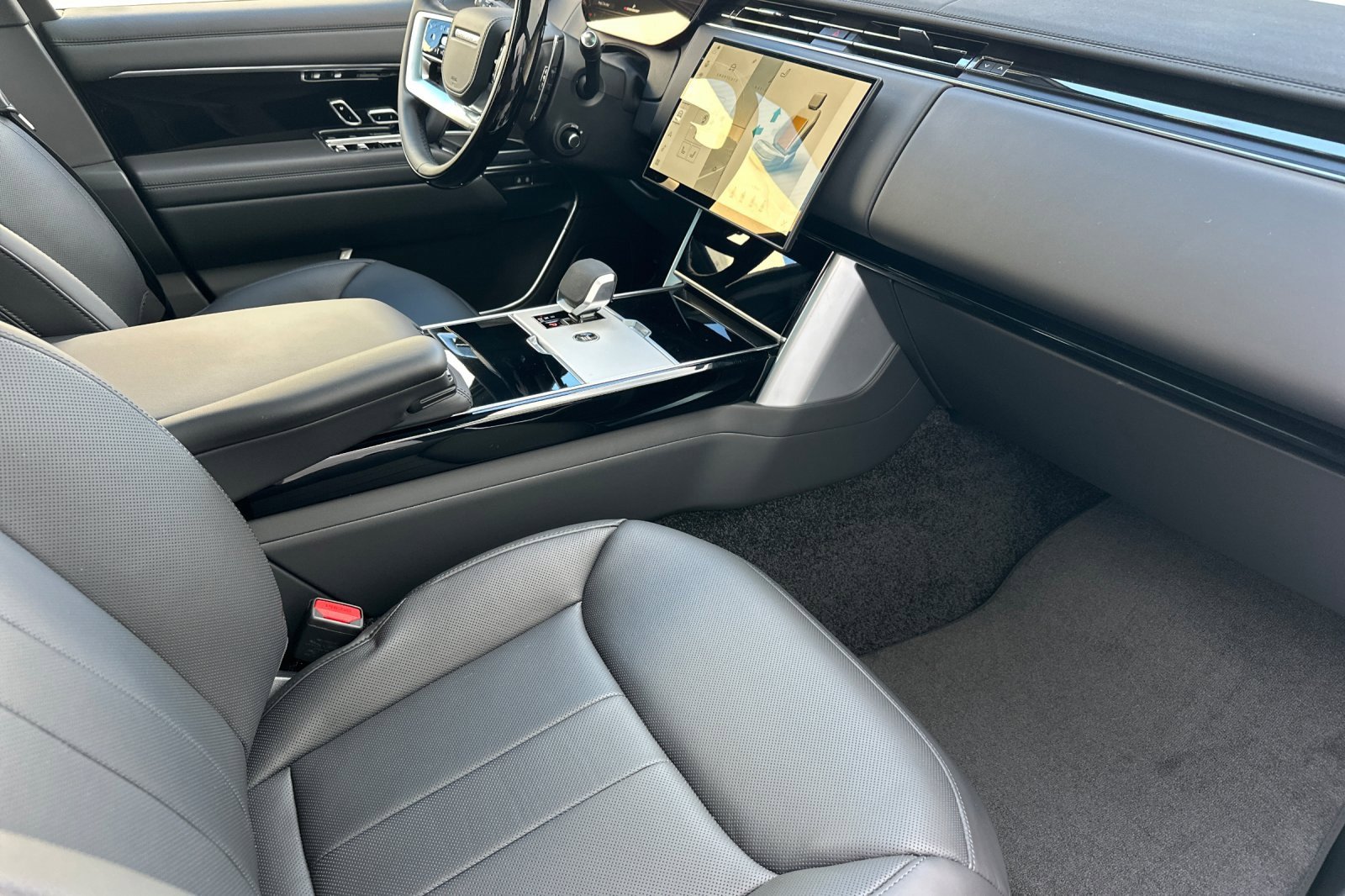 New 2025 Land Rover Range Rover Long Wheelbase SE image 15