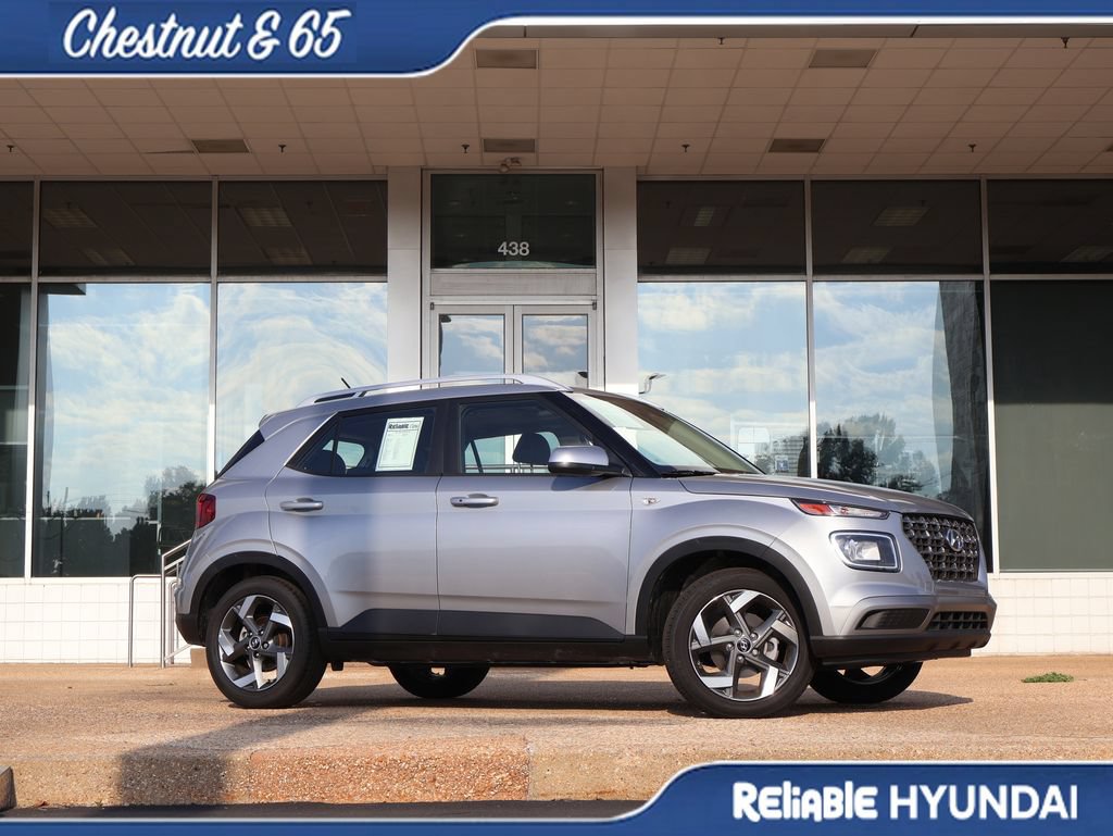 Certified 2025 Hyundai Venue SEL FWD image 2
