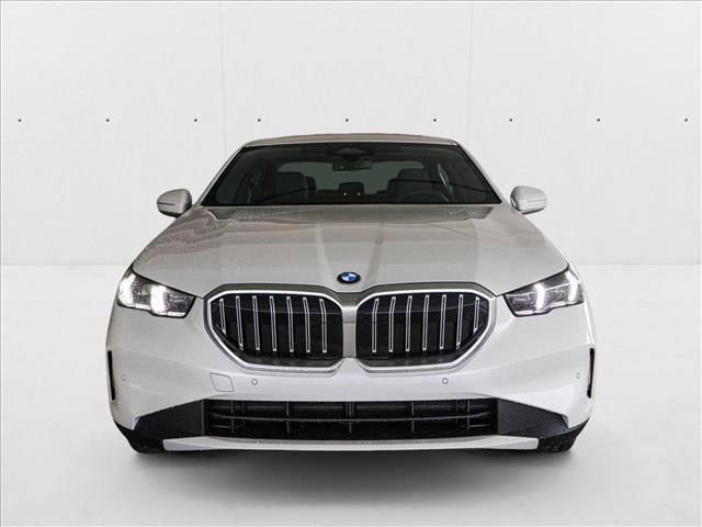 Used 2025 BMW 530i xDrive image 2
