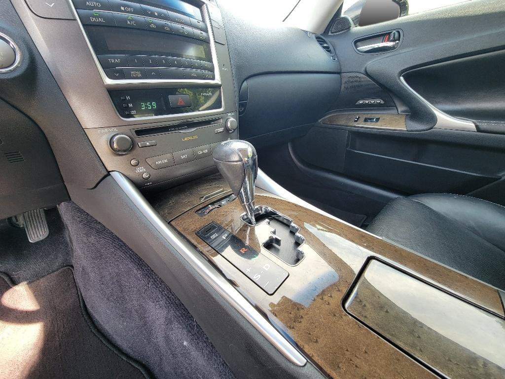 Used 2010 Lexus IS 250C w/ Luxury Pkg RWD image 21