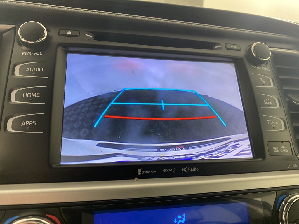 Used 2019 Toyota Highlander SE image 18