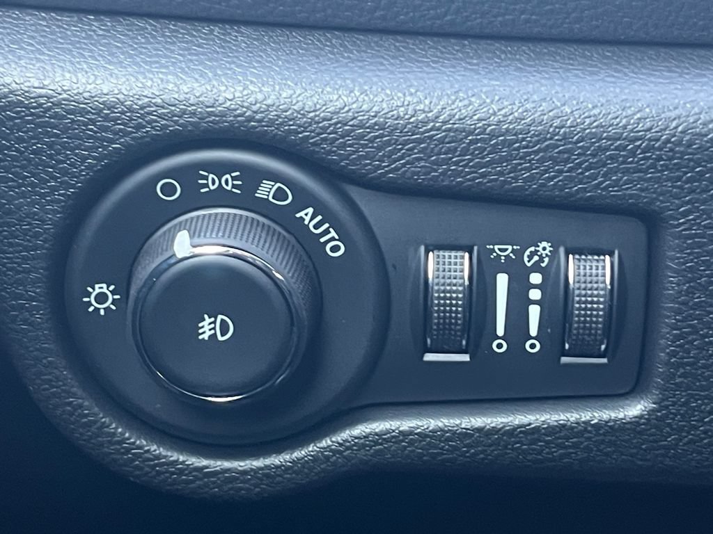 New 2026 Chrysler Pacifica Select FWD image 12