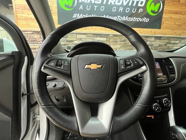 Used 2020 Chevrolet Trax LT w/ LT Convenience Package AWD/4WD image 19