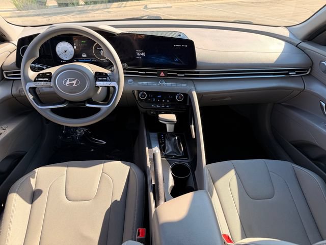 Used 2024 Hyundai Elantra SEL FWD image 8