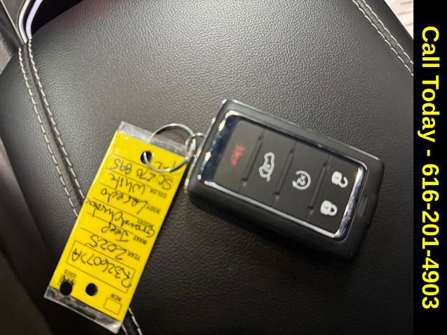 Used 2025 Jeep Grand Cherokee Altitude image 26