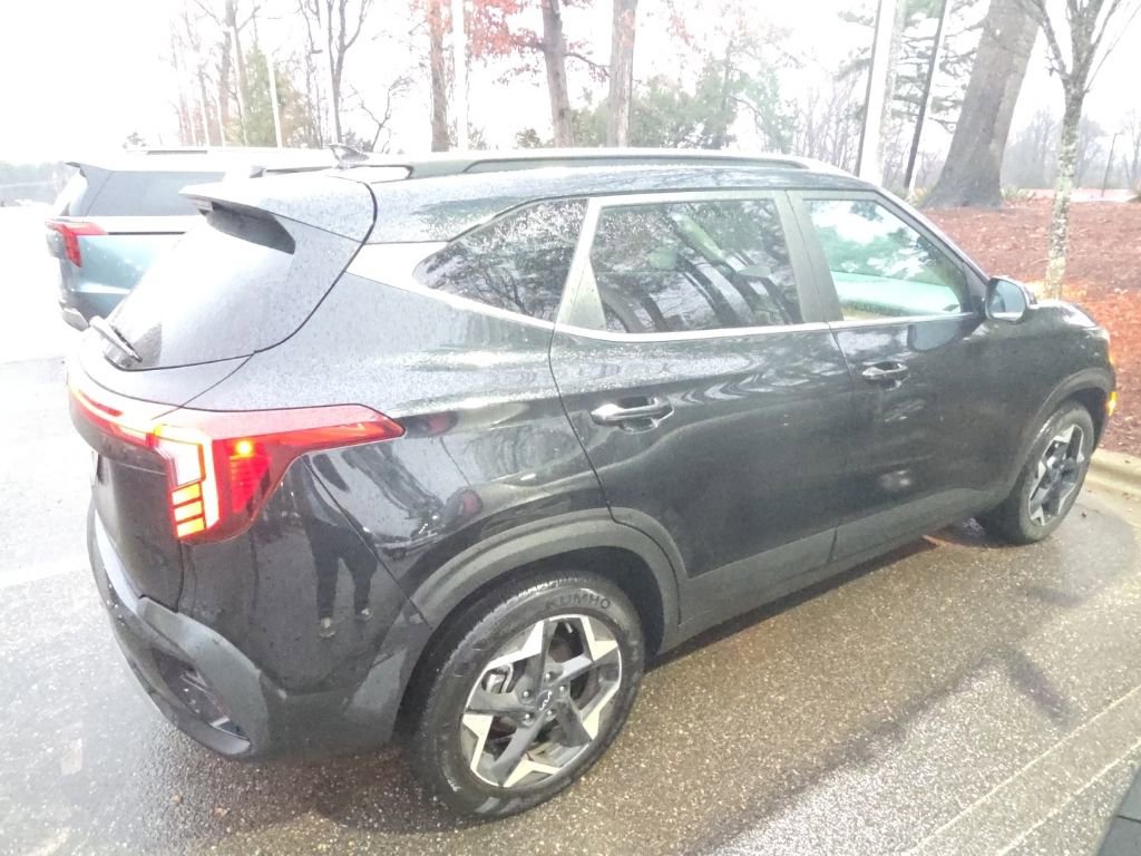 Used 2024 Kia Seltos EX image 4