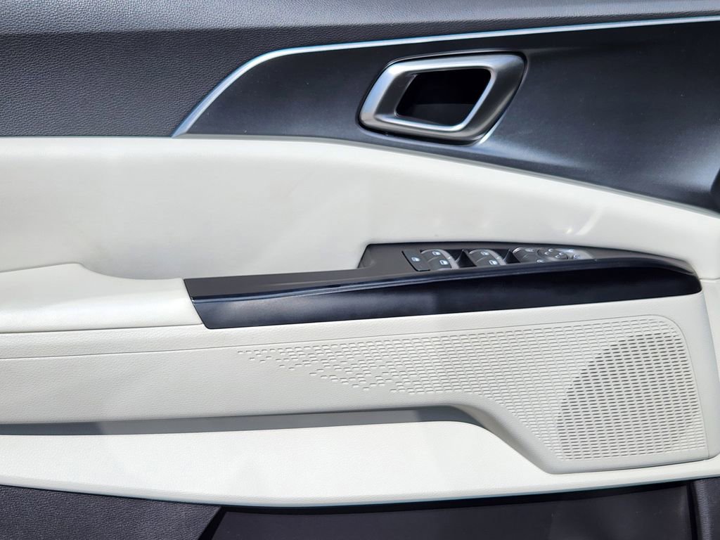 Used 2024 Kia Carnival LX image 22