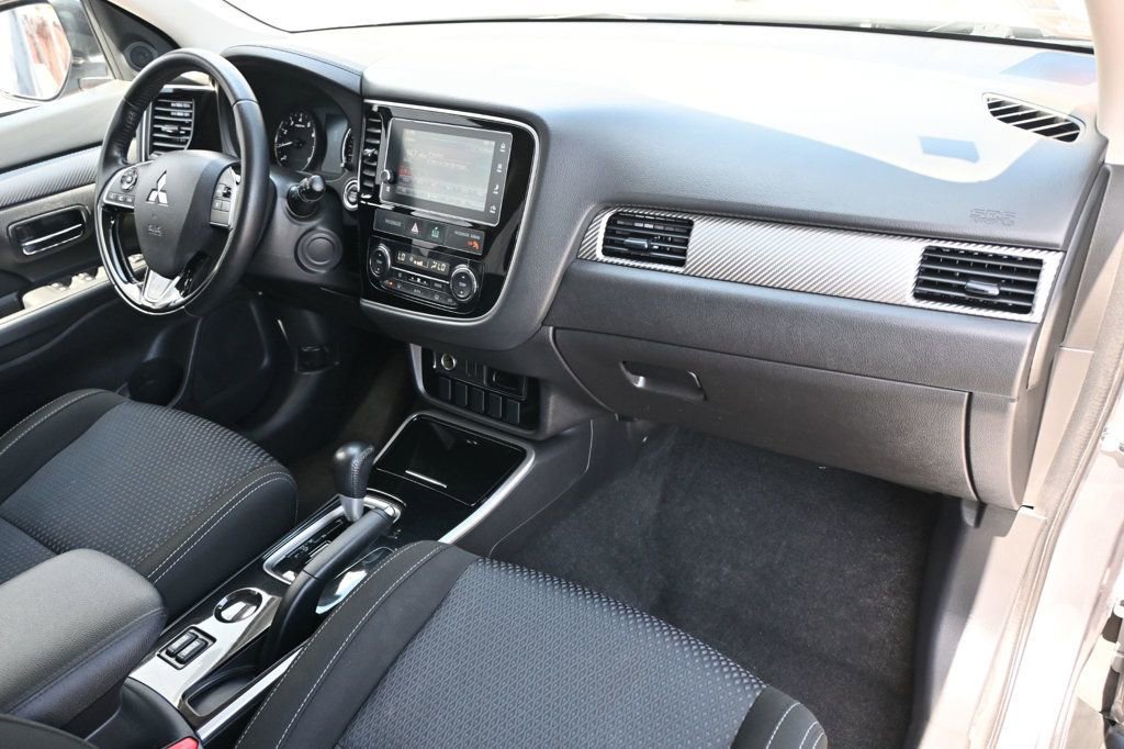 Used 2017 Mitsubishi Outlander SE FWD image 10