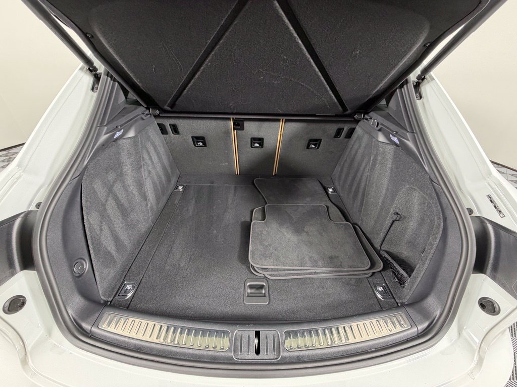 Certified 2024 Porsche Macan S AWD/4WD image 44