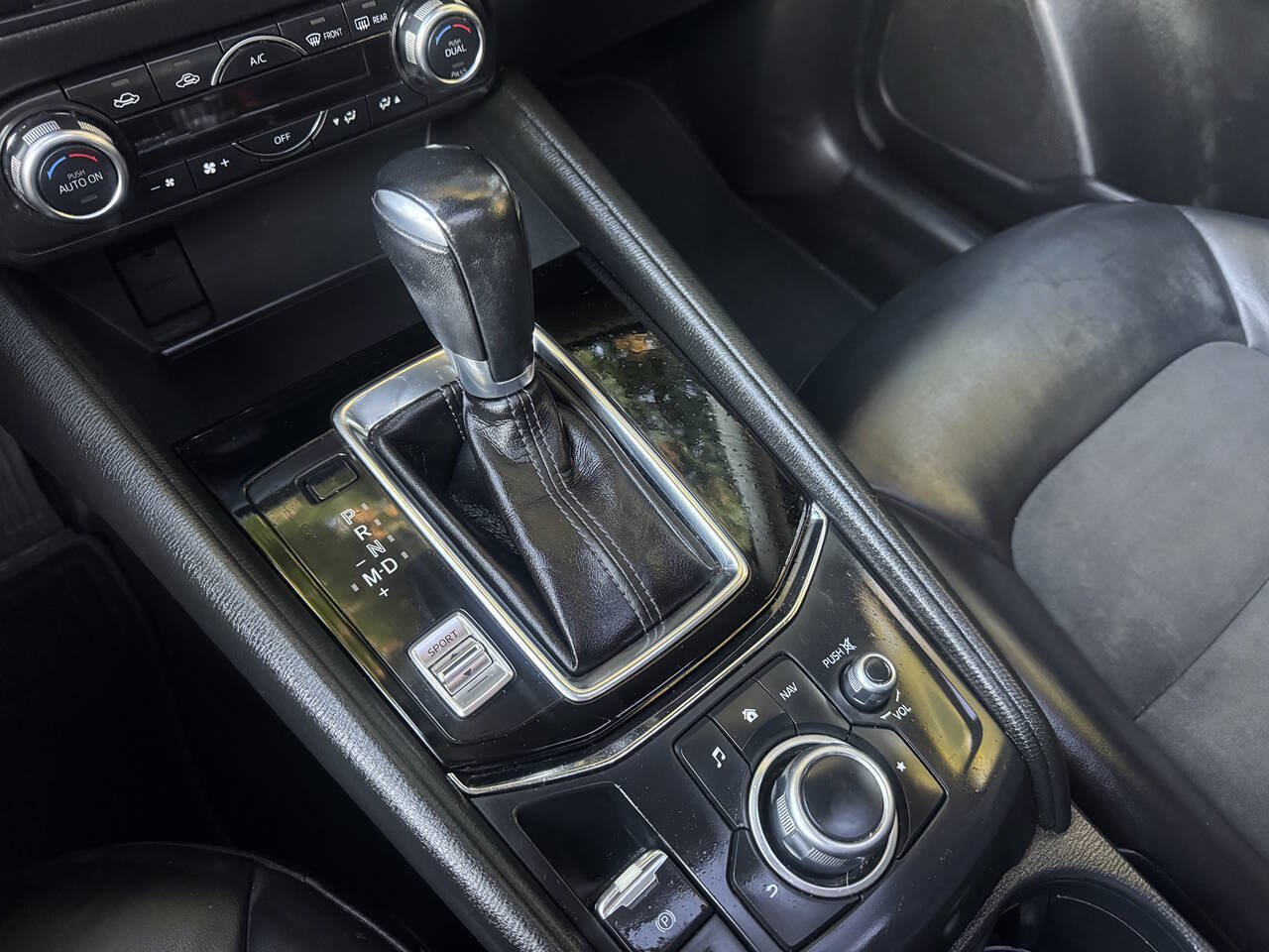 Used 2018 MAZDA CX-5 Touring w/ Preferred Equipment Package FWD image 17