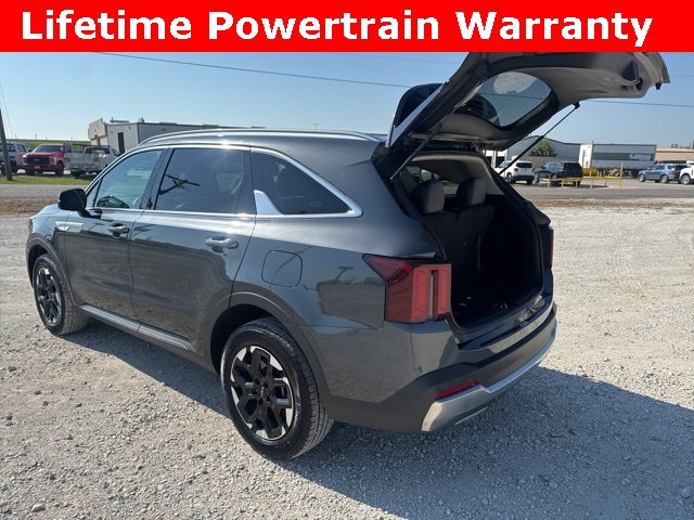 Used 2024 Kia Sorento S image 4