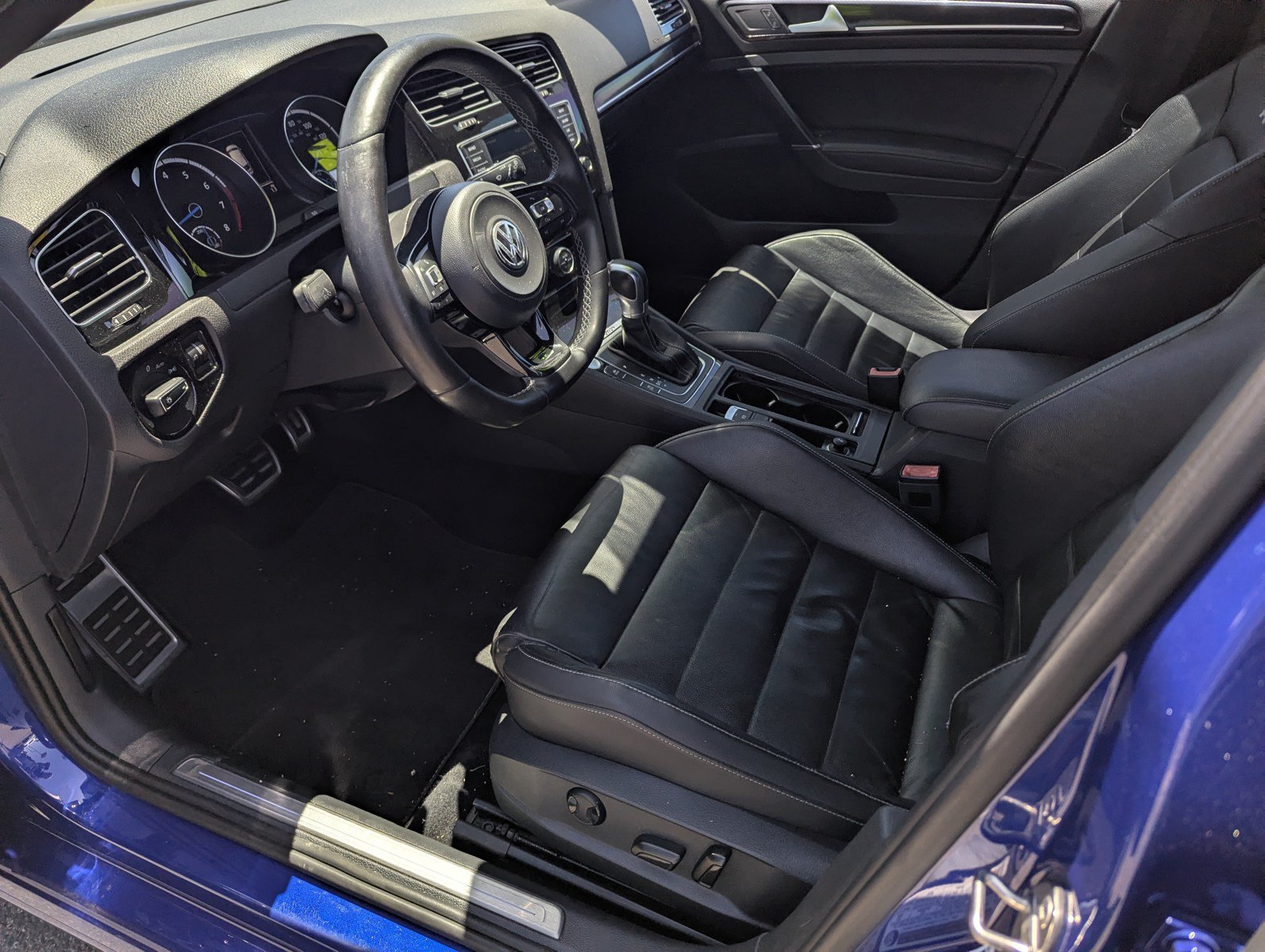 Used 2016 Volkswagen Golf R 4-Door AWD/4WD image 9
