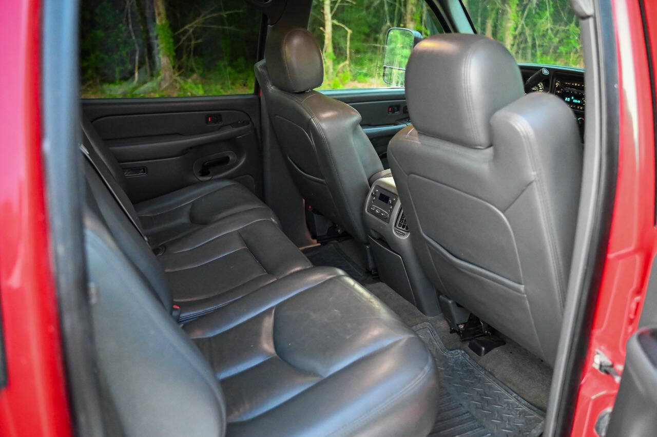Used 2006 GMC Sierra 2500 SLT w/ Heavy-Duty Power Package AWD/4WD image 65