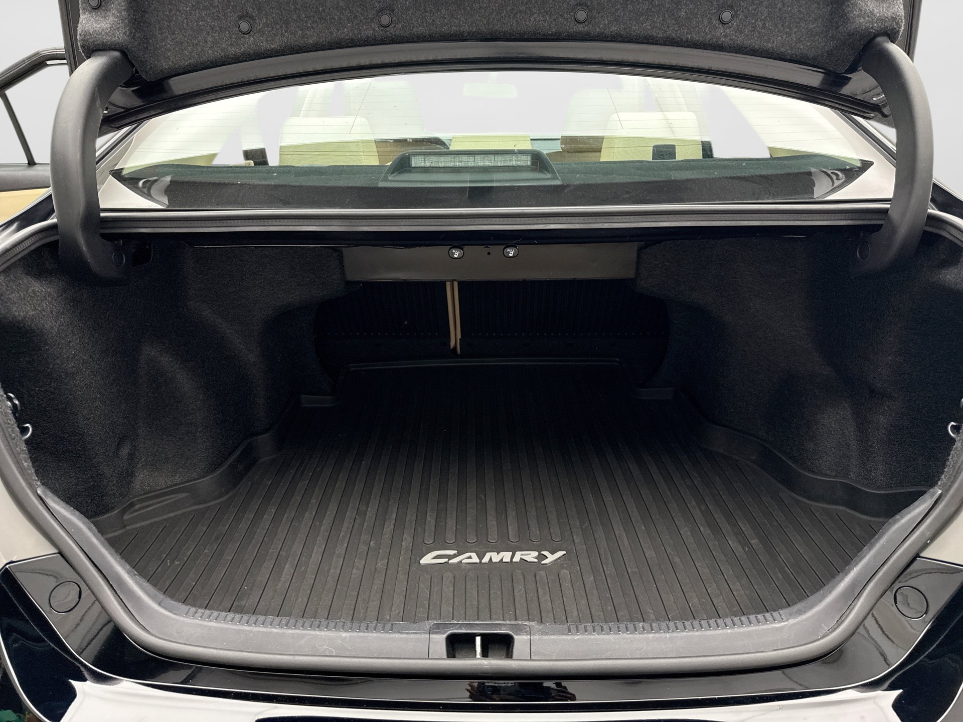 Used 2017 Toyota Camry LE FWD image 19
