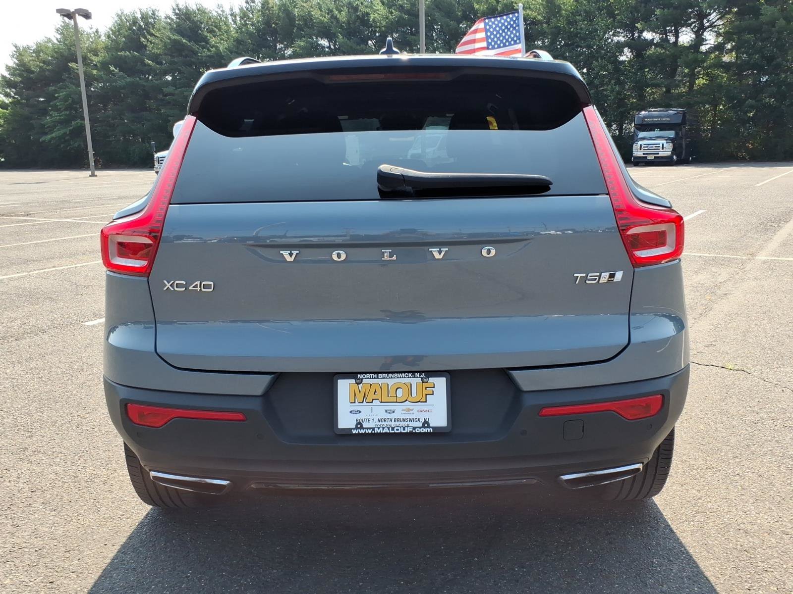 Used 2020 Volvo XC40 T5 R-Design w/ Protection Package AWD/4WD image 5