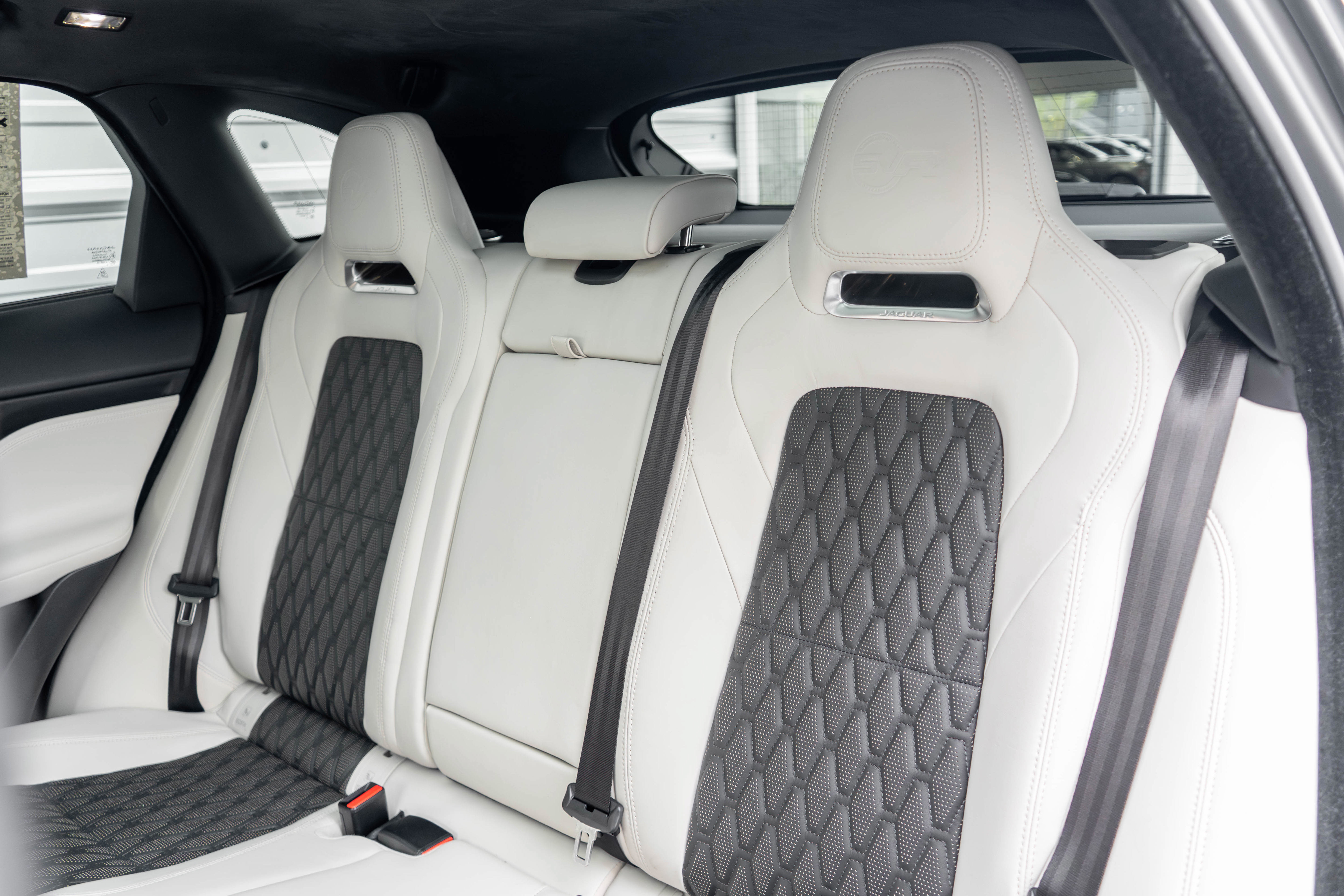 Used 2019 Jaguar F-PACE SVR AWD/4WD image 32