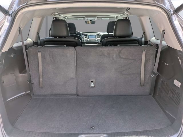 Used 2019 Toyota Highlander XLE FWD image 14