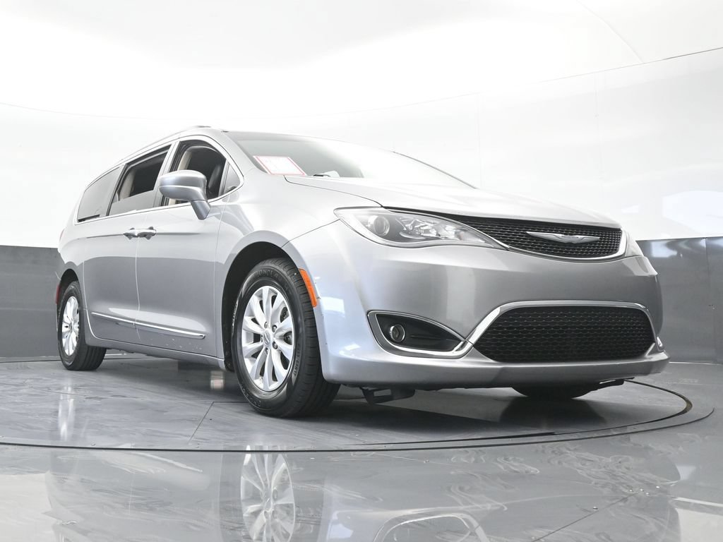 Used 2017 Chrysler Pacifica Touring-L FWD image 63