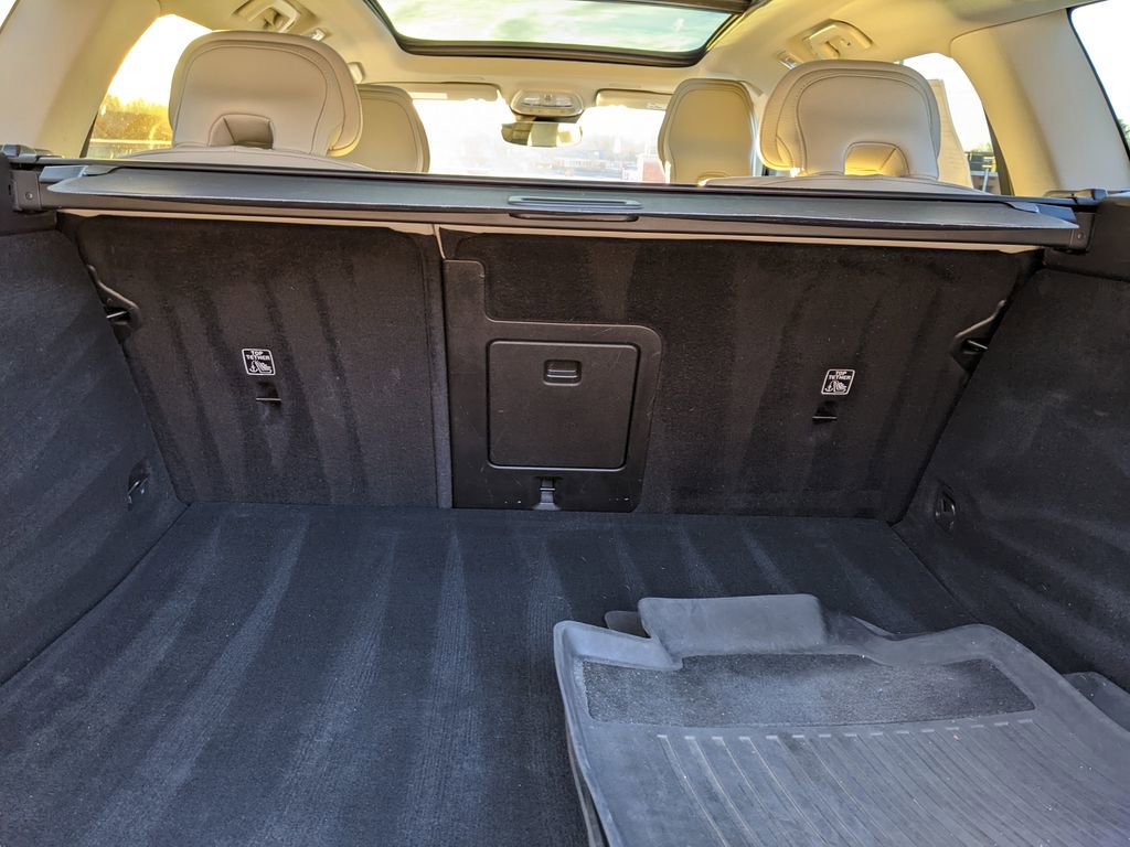 Certified 2023 Volvo V60 B5 Cross Country Plus w/ Climate Package image 28